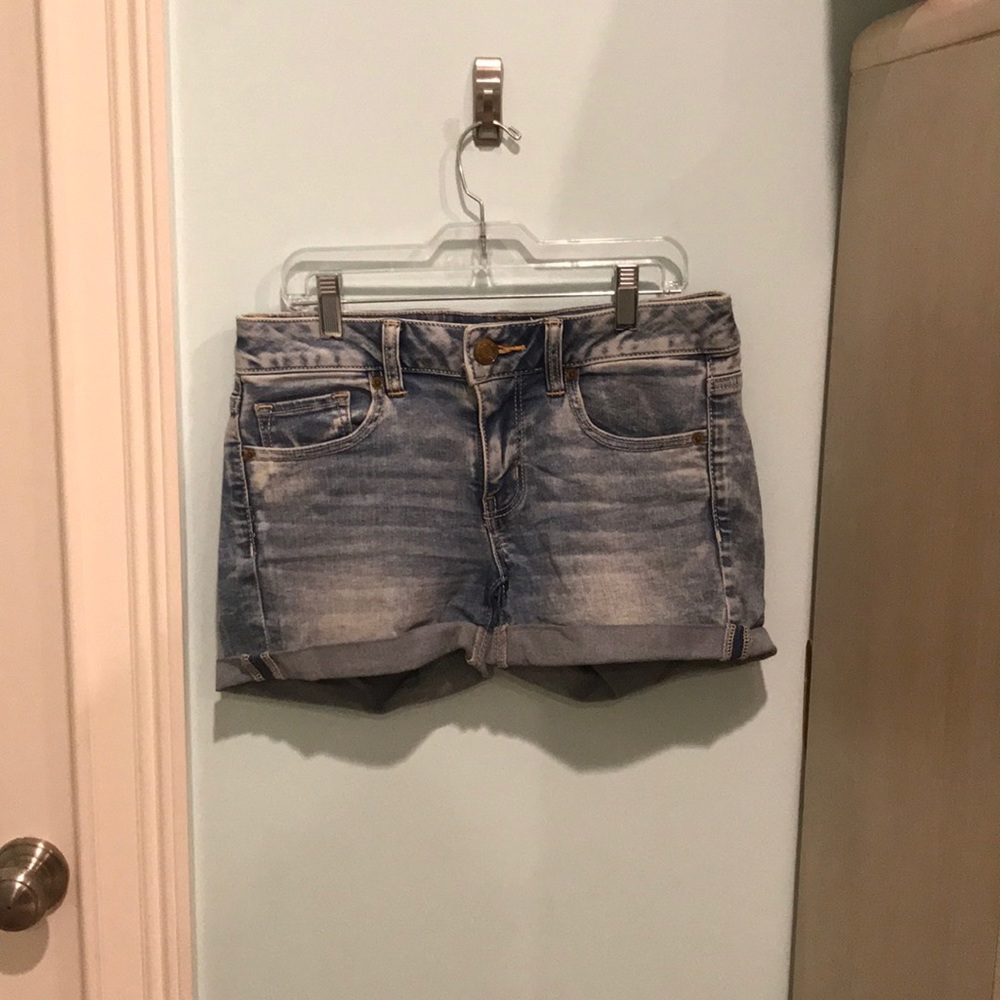 Light wash American Eagle Midi Rise Jean Short